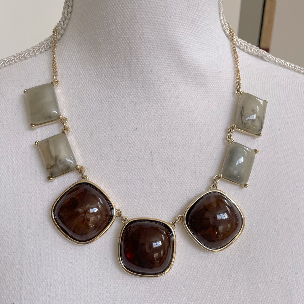The Limited - Statement Necklace 12$